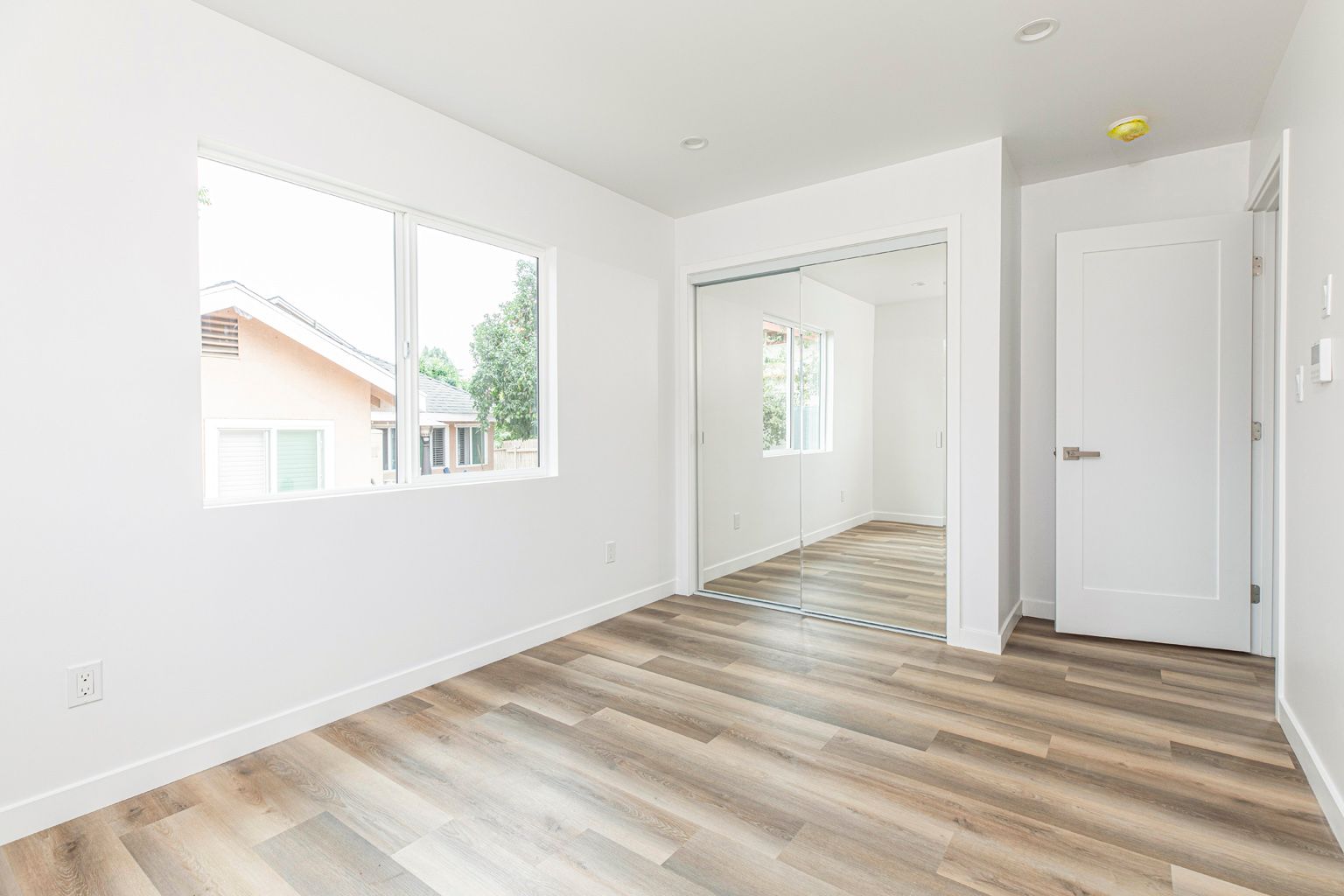 Modern ADU in CA (NEW) photo 14