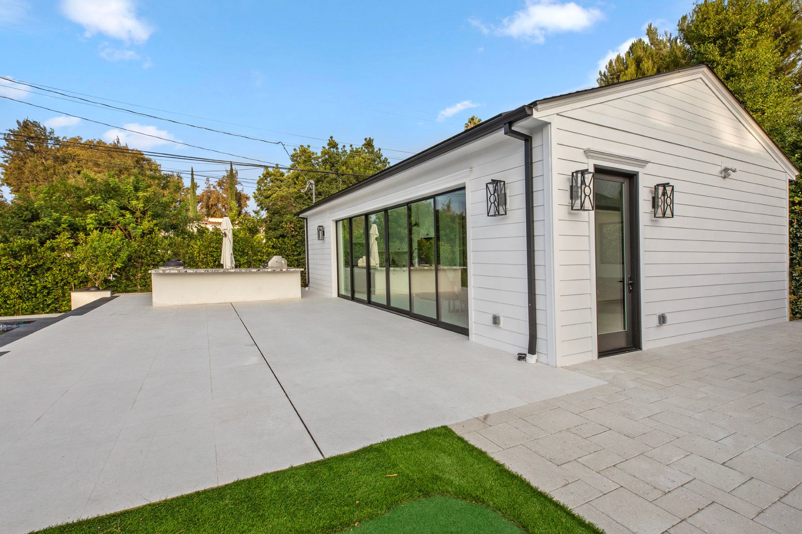 Modern Pool House ADU in Glendale, CA