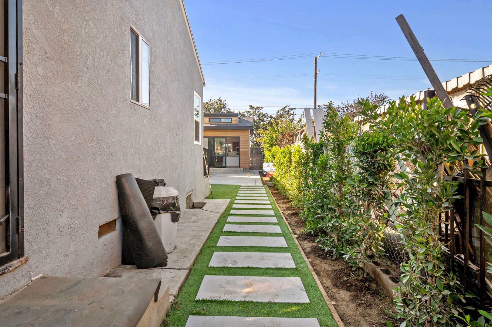 Open-Concept Modern ADU in Los Angeles, CA photo 2