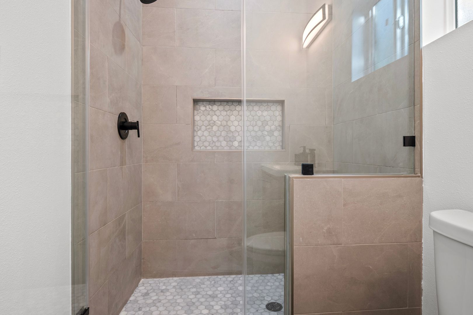 Open-Concept Modern ADU in Los Angeles, CA photo 20