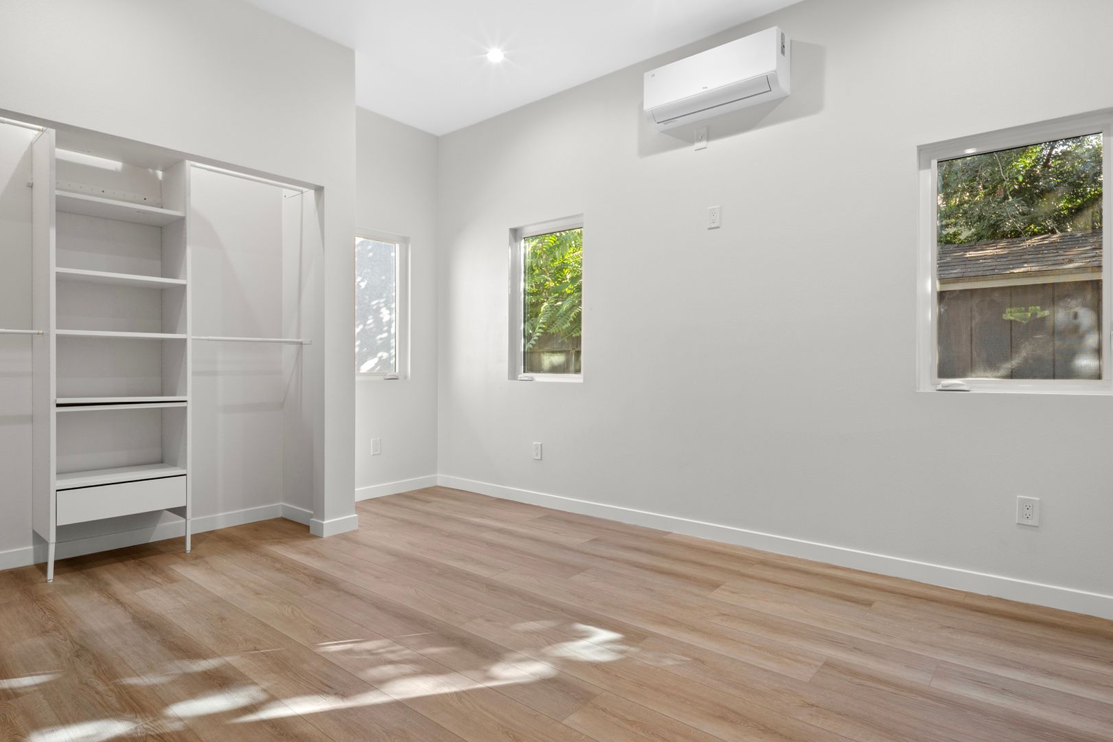 Open-Concept Modern ADU in Los Angeles, CA photo 21