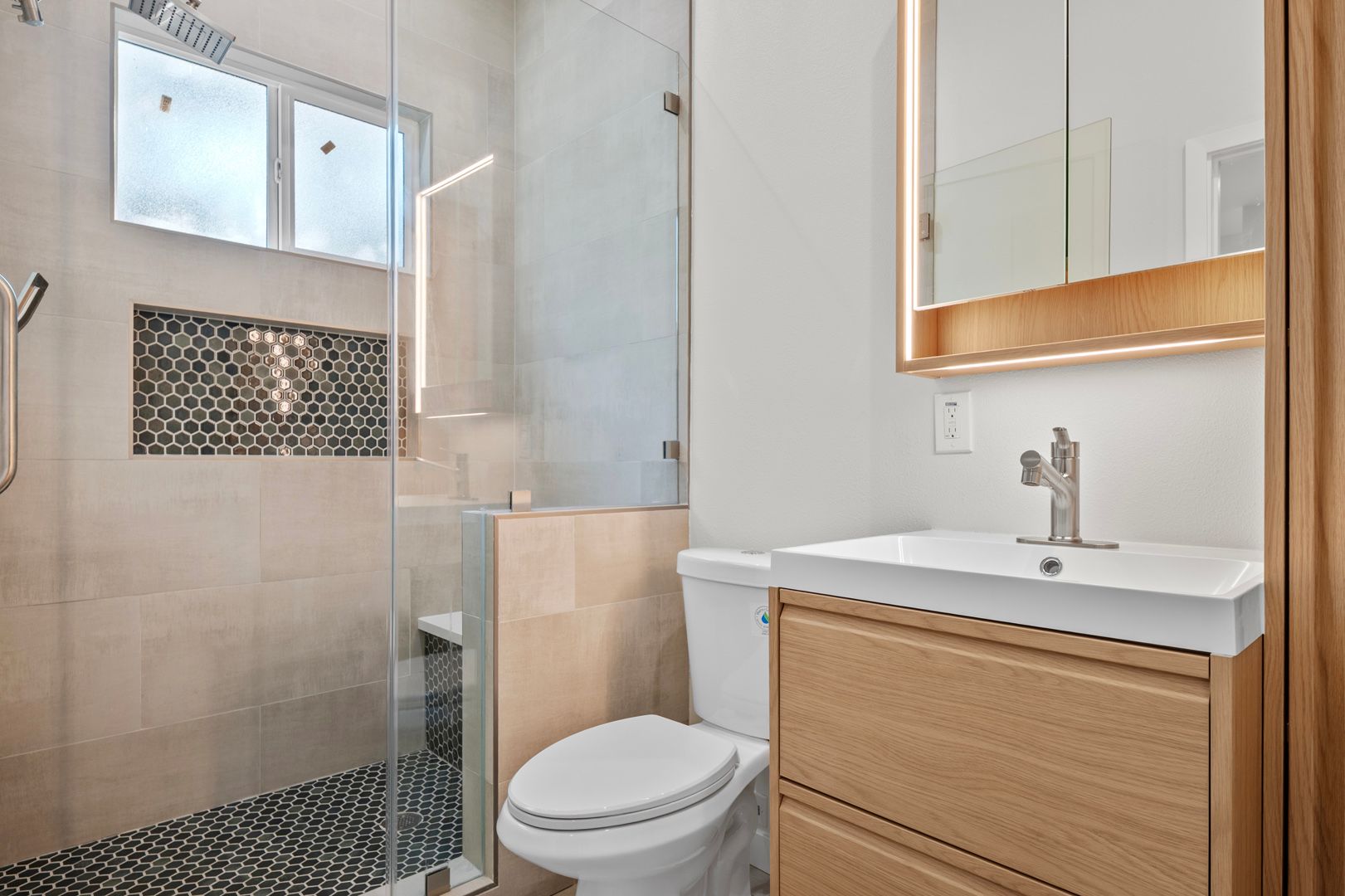 Open-Concept Modern ADU in Los Angeles, CA photo 26