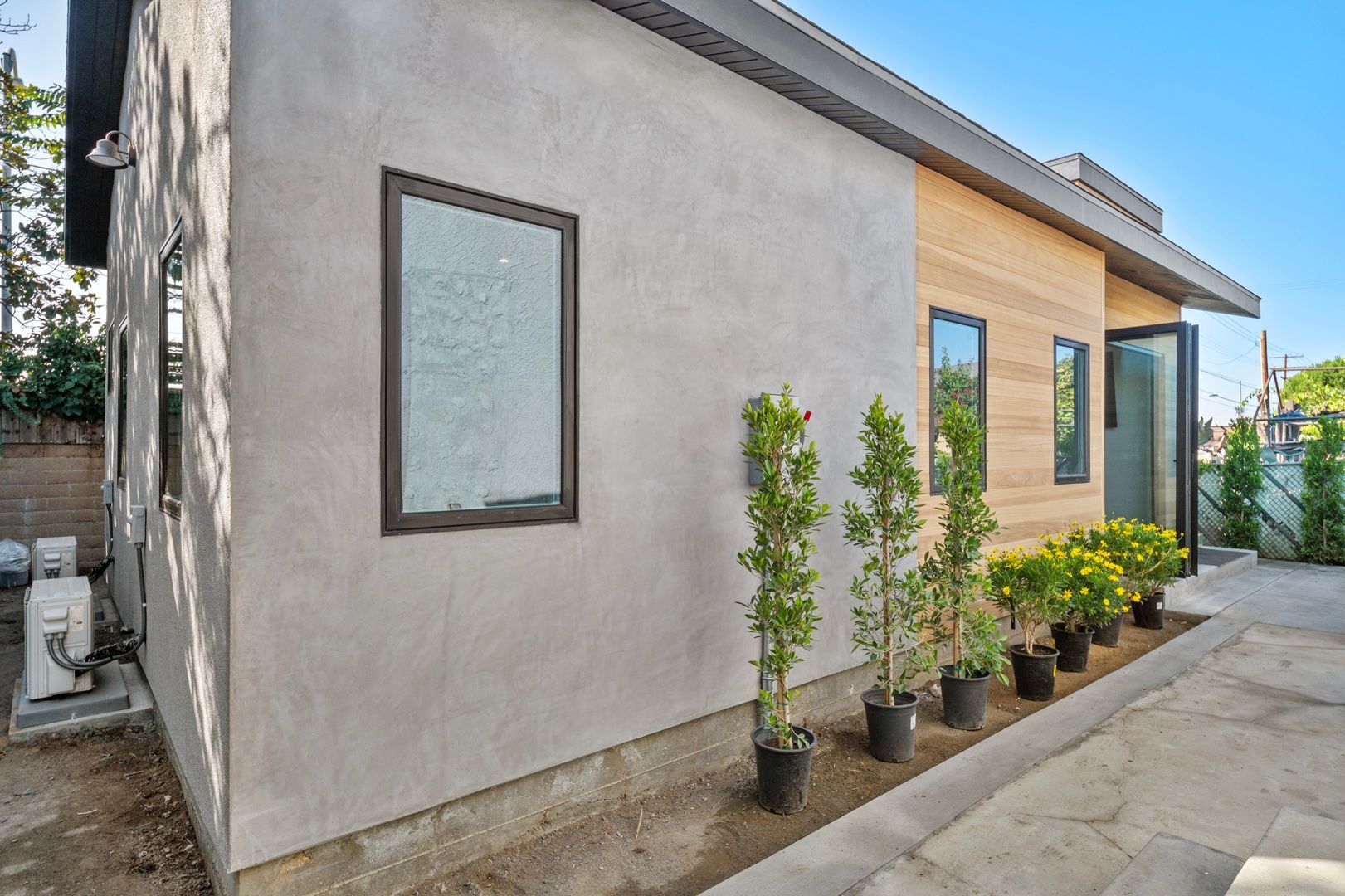 Open-Concept Modern ADU in Los Angeles, CA photo 30