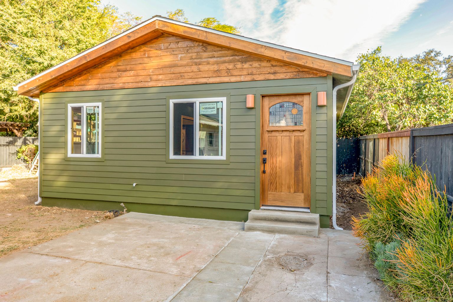 Wood-Panelled Detached ADU in Pasadena, CA